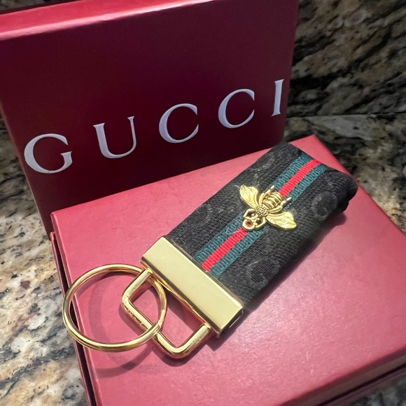 Gucci Black and Gold Key Holder with Red and Green Stripe - Picture 2 of 6